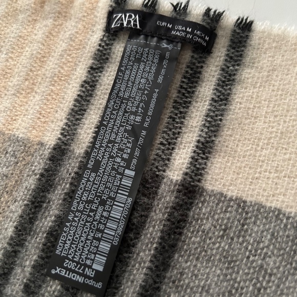 NWOT Large Zara Blanket Scarf - Picture 4 of 4